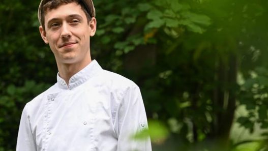 À La Table de Jeanne à Silly, noté 13/20 au Gault et Millau, le jeune chef défend une cuisine de terroir