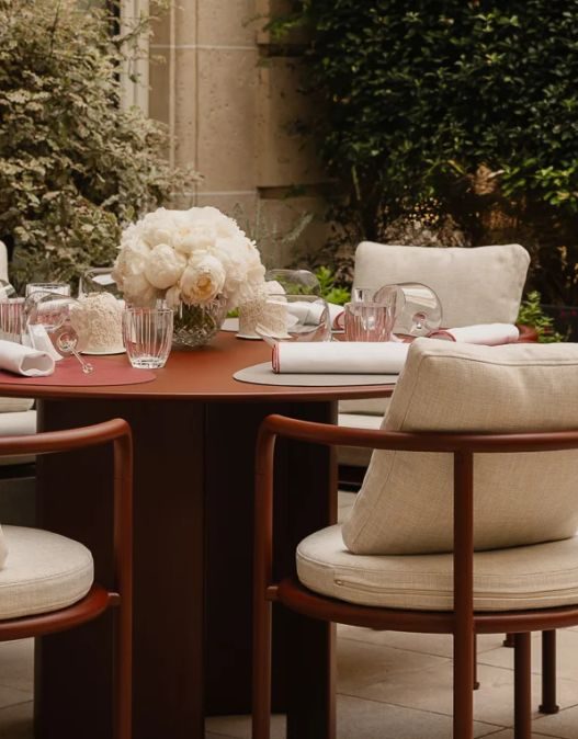 Un repas confidentiel à 250 euros au milieu du potager de l'Hôtel de Crillon: quelques mois après l'arrivée du chef étoilé Alan Taudon, la transformation gastronomique du palace parisien est déjà un succès