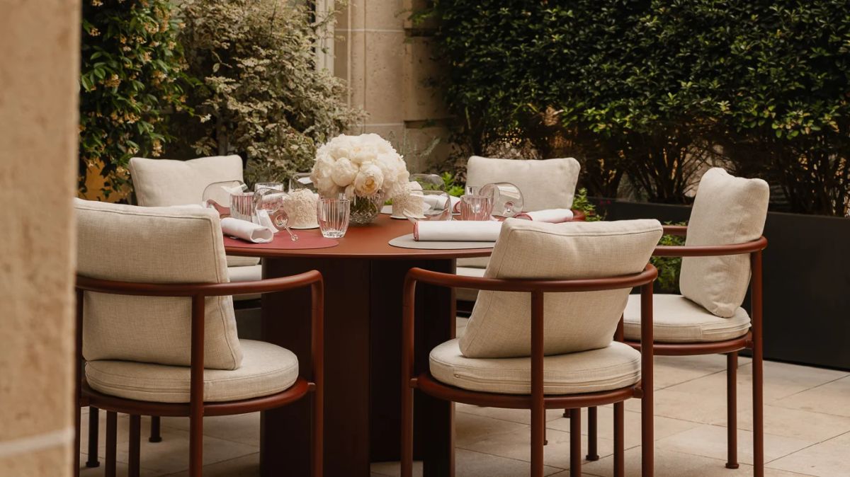 Un repas confidentiel à 250 euros au milieu du potager de l'Hôtel de Crillon: quelques mois après l'arrivée du chef étoilé Alan Taudon, la transformation gastronomique du palace parisien est déjà un succès