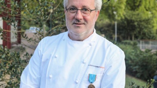 Moselle : le chef étoilé Stephan Schneider reçoit la Médaille de bronze du Tourisme