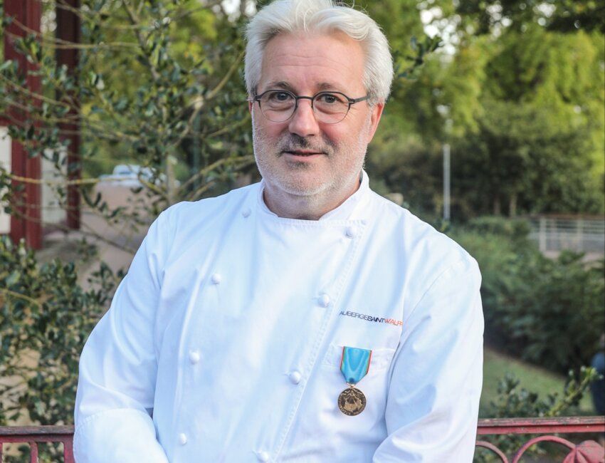 Moselle : le chef étoilé Stephan Schneider reçoit la Médaille de bronze du Tourisme