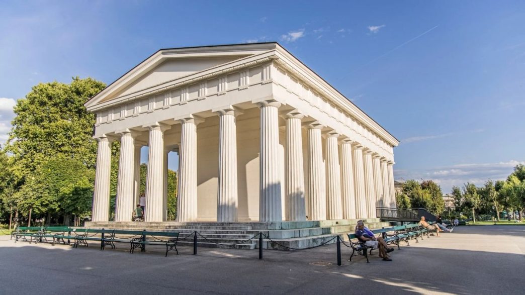 Près de Lyon, ce temple antique devient un resto gastronomique géant pour célébrer Paul Bocuse