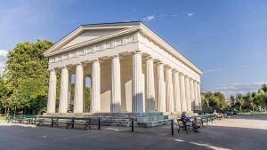 Près de Lyon, ce temple antique devient un resto gastronomique géant pour célébrer Paul Bocuse
