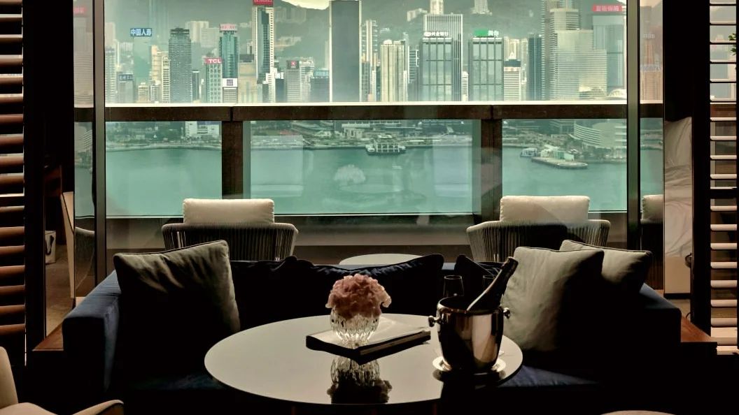 Une tour de 65 étages avec plus de 400 chambres et suites et une piscine à débordement: grand favori, cet établissement hong-kongais conserve son titre de meilleur hôtel du monde