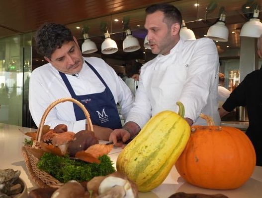 VIDEO. "Retrouvailles en cuisine" : de grands chefs du monde entier reviennent au Mirazur pour célébrer les 20 ans du restaurant 3 étoiles au Guide Michelin